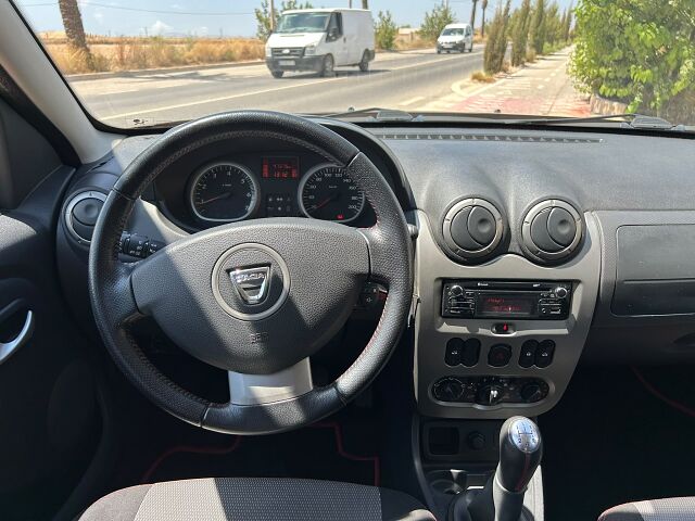 DACIA DUSTER LAUREATE 1.5 DCI SPANISH LHD IN SPAIN 29000 MILES SUPERB 2014